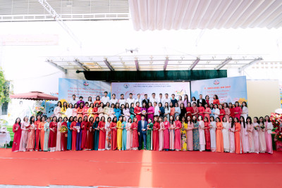 LỄ KỈ NIỆM 43 NĂM NGÀY NHÀ GIÁO VIỆT NAM 20/11 VÀ ĐÓN NHẬN CỜ THI ĐUA XUẤT SẮC THÀNH PHỐ