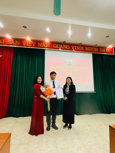 LỄ KẾT NẠP ĐẢNG VIÊN MỚI NĂM HỌC 2025 - 2026