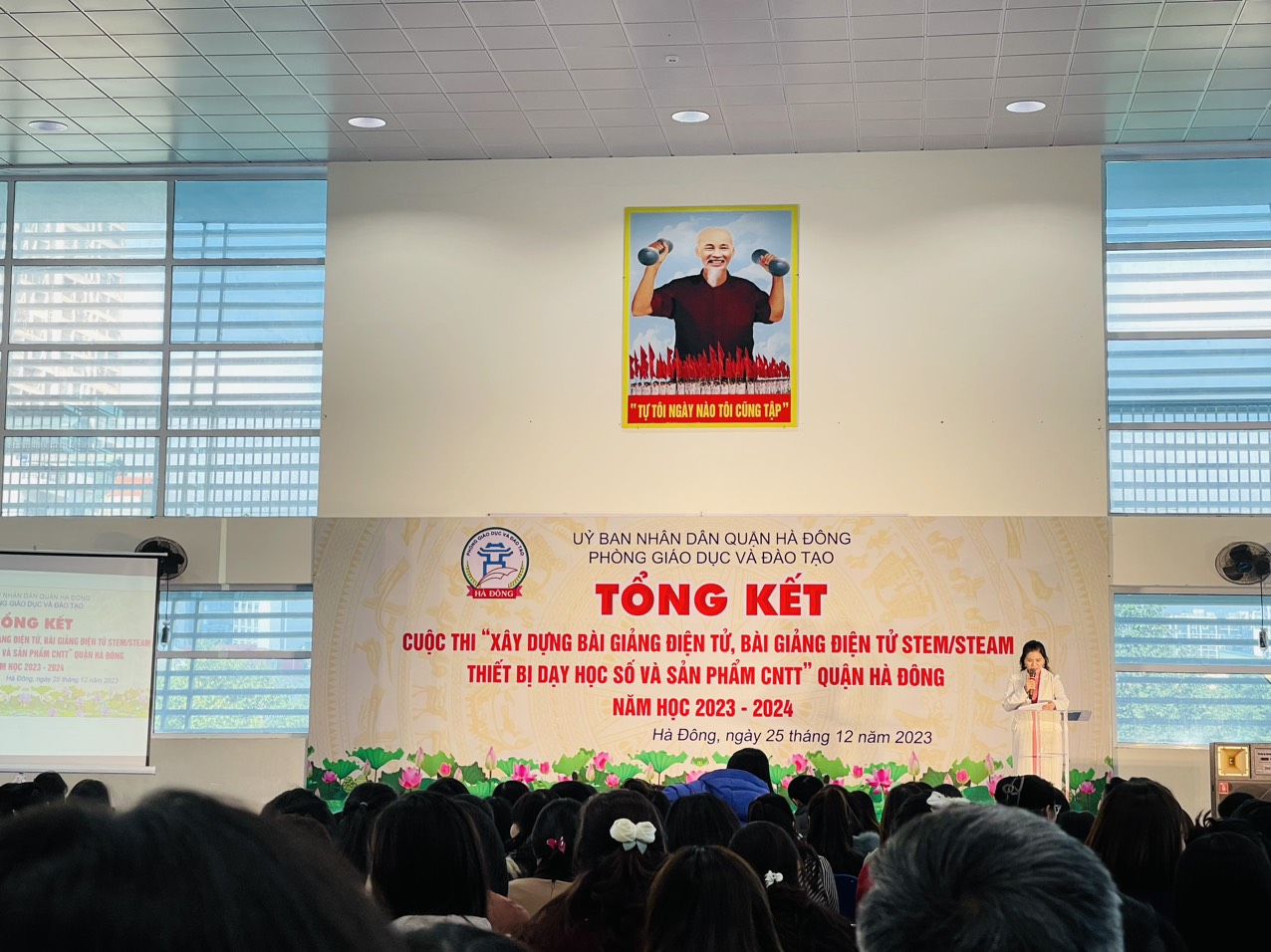 TRƯỜNG THCS LÊ QUÝ ĐÔN THAM DỰ LỄ TỔNG KẾT CUỘC THI " XÂY DỰNG BÀI GIẢNG ĐIỆN TỬ, STEM/TEAM, THIẾT BỊ DẠY HỌC SỐ VÀ SẢN PHẨM CNTT" QUẬN HÀ ĐÔNG NĂM HỌC 2023-2024