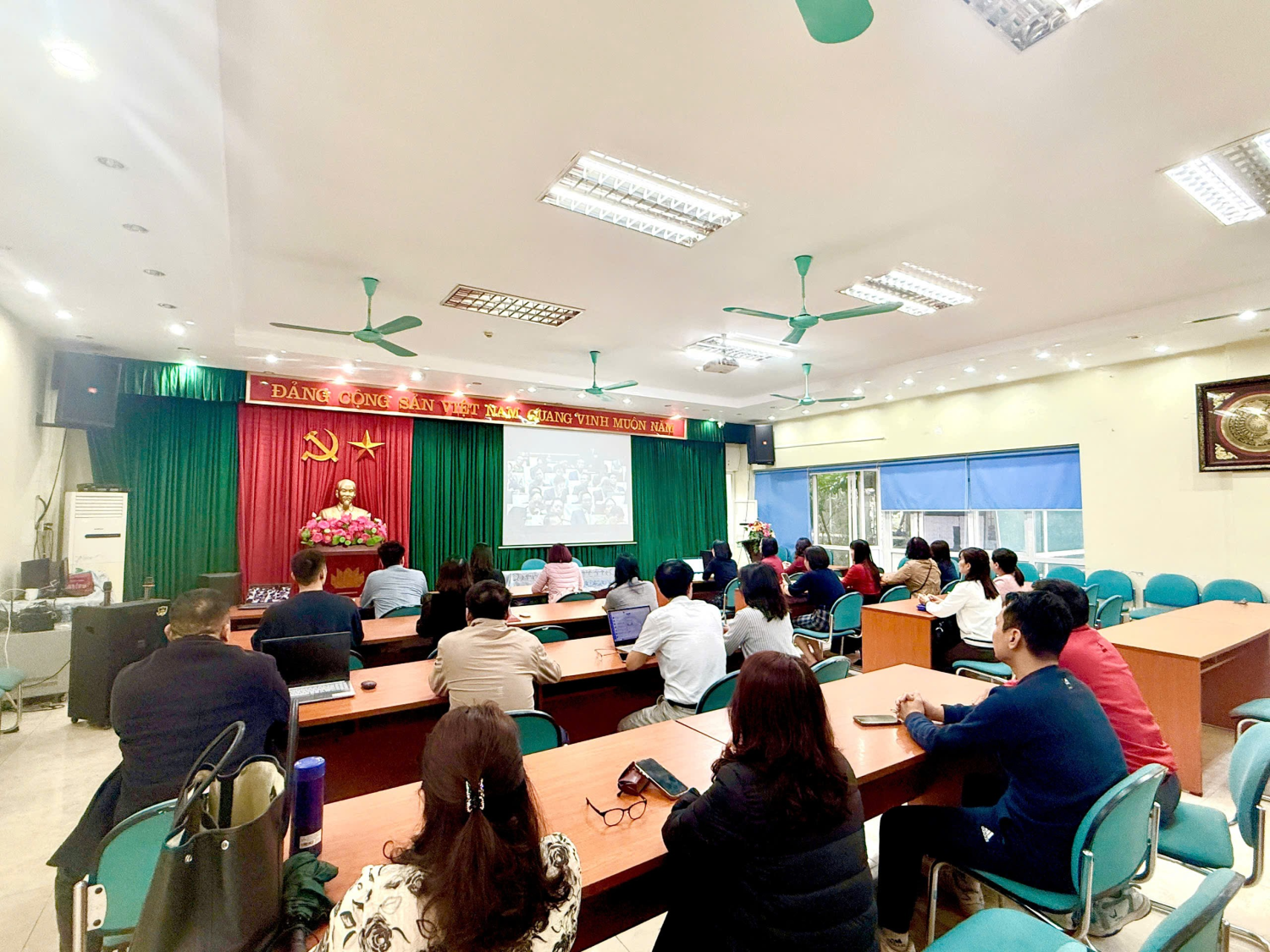 HỘI NGHỊ TRỰC TUYẾN TRIỂN KHAI, QUÁN TRIỆT NGHỊ QUYẾT SỐ 70-NQ/TƯ VÀ SỐ 80-NQ/TƯ CỦA BỘ CHÍNH TRỊ