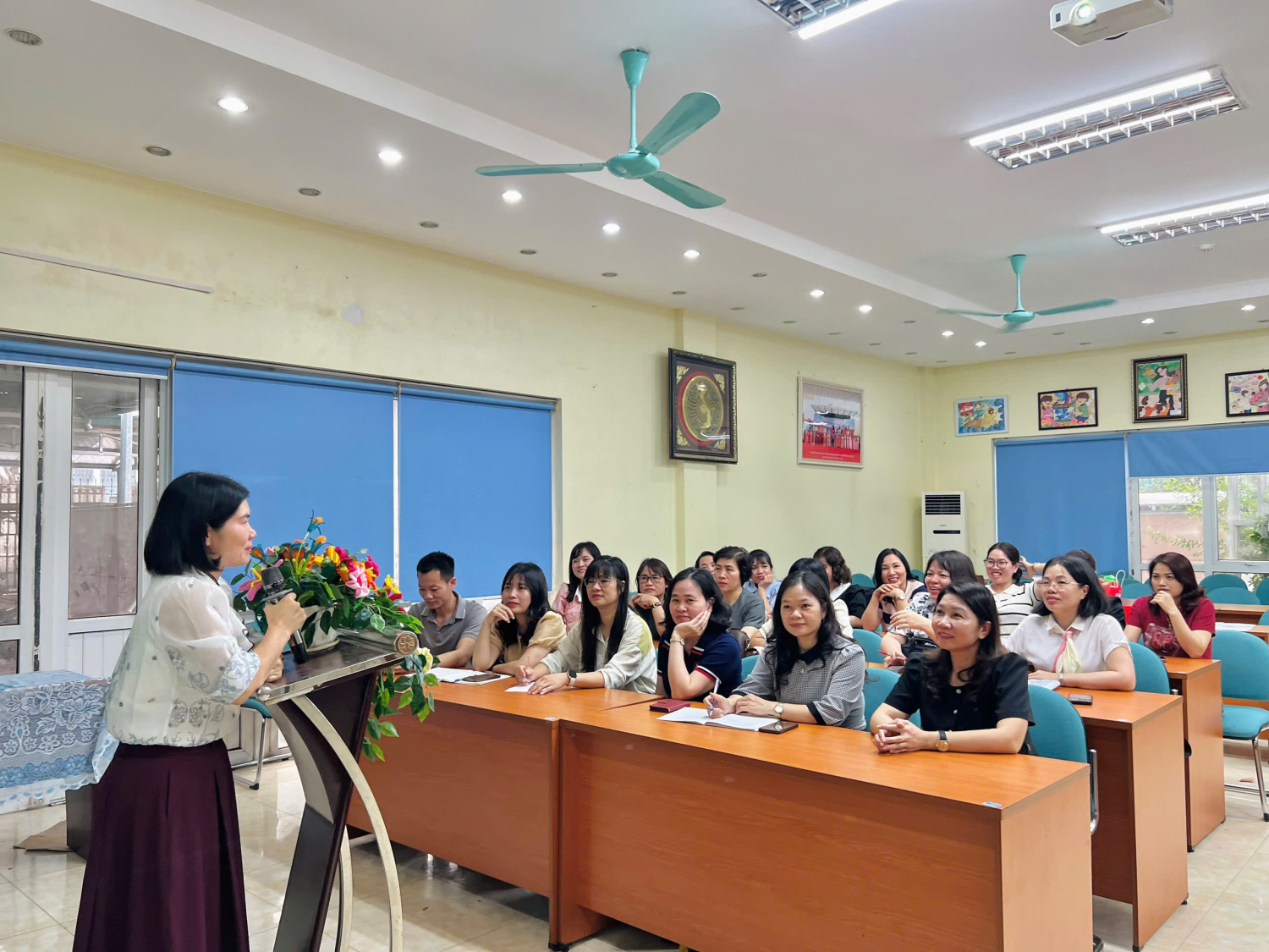 CÁC CHI BỘ TRỰC THUỘC ĐẢNG BỘ TRƯỜNG THCS LÊ QUÝ ĐÔN SINH HOẠT CHUYÊN ĐỀ THÁNG 3