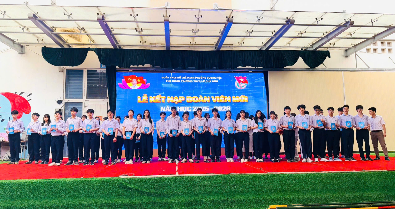 LỄ KẾT NẠP ĐOÀN VIÊN MỚI VÀ TRAO THƯỞNG CÁC HOẠT ĐỘNG THI ĐUA CHÀO MỪNG 95 NĂM NGÀY THÀNH LẬP ĐOÀN TNCS HCM